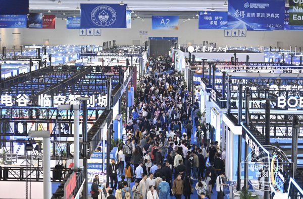 長(zhǎng)春光博會(huì)科技感拉滿(mǎn),尖端產(chǎn)品搶"鮮"看|長(zhǎng)春市_新浪財(cái)經(jīng)_新浪網(wǎng)